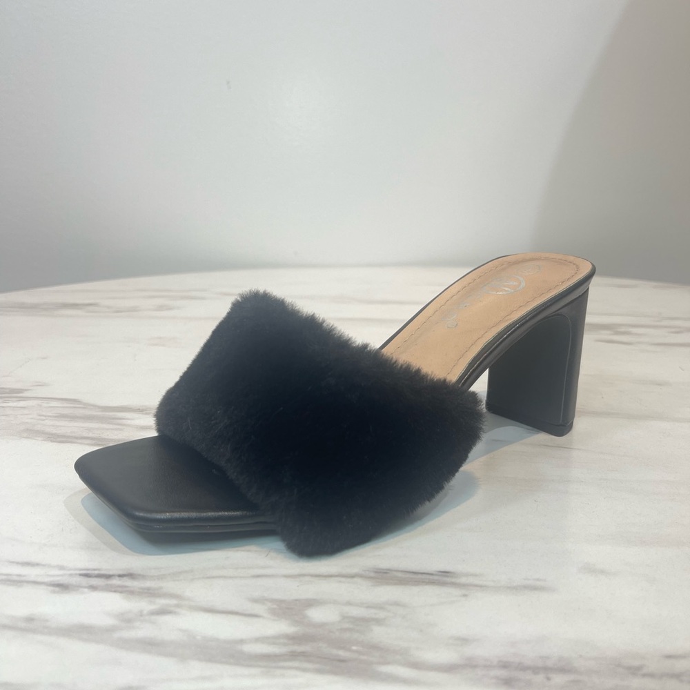 Black Leather Mules with Pointed Toe and Low Heel